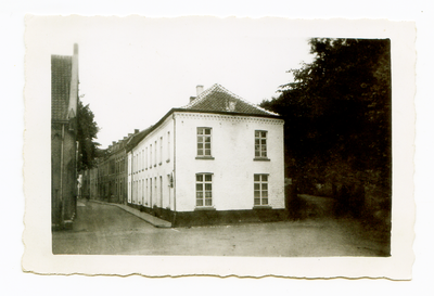 525_018 Hoek Begijnenhofstraat - Deken Tijssenstraat met rechts de opgang naar de Begijnenhofwal