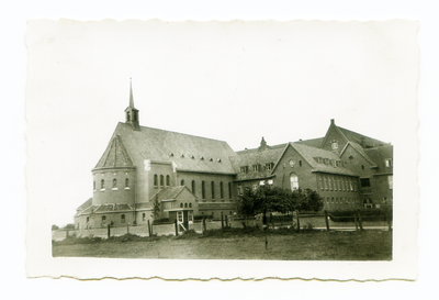 525_023 Ziekenhuis De Goddelijke Voorzienigheid met Kapel vanaf de Walramstraat