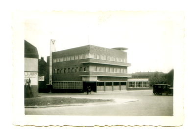 525_095 Hotel Modern aan het Stationsplein tegenover het Station