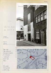 064 Kerkplein met achtergevel van het pand Limbrichterstraat 31