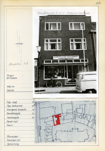 081 Kerkplein 13 met winkel van J. Schiffelers in papier- en verpakkingsartikelen