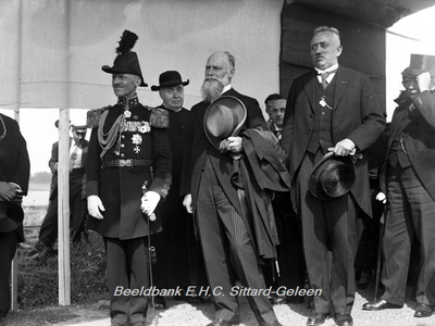 ehc_gp_030 Opening Schippersschool te Schipperskerk. V.l.n.r. Jhr. W. Laman Trip, Dr. Poels, Minister J. R. Slotemaker ...