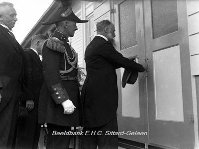 ehc_gp_033 Opening Schippersschool te Schipperskerk. Minister J. R. Slotemaker de Bruïne opent de school.