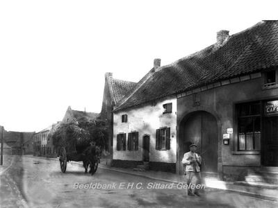 ehc_gp_084 De voerman loopt voorop