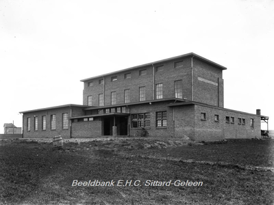 ehc_gp_248 Paraffine-fabriek Amstenrade. Exterieur van de fabriek.