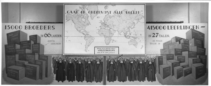 194026 Foto van de congregatie wereldwijd genomen tijdens de viering te Baarle-Nassau van het 50-jarig verblijf van de ...