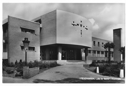 194138 Voorzijde van het internaat van de broeders van De La Salle te Stevensbeek