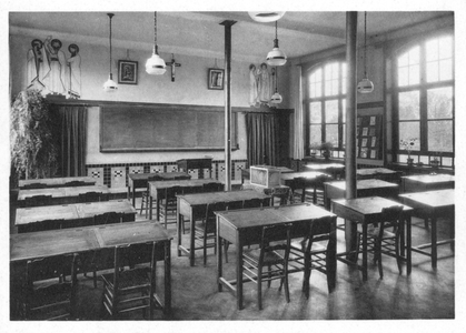 194159 Studiezaal van de kweekschool van het internaat van de broeders van De La Salle te Baarle Nassau