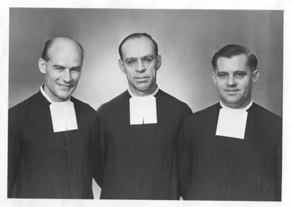 194168 Broeder Bernard Baar (links) bij zjin 25-jarige kloosterfeest (Aruba)