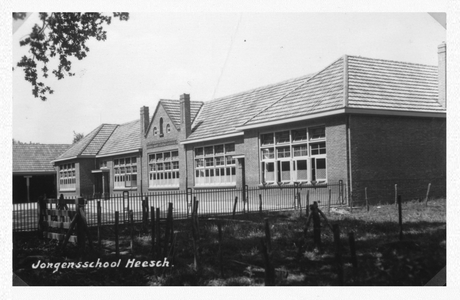194169 Broeder Bernard Baar ging hier naar de basisschool in Heesch bij Oss