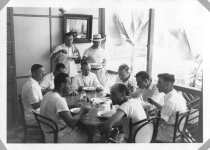 194176 Gezellig samen zijn tijdens de lange avonden op San Hosé (Aruba)