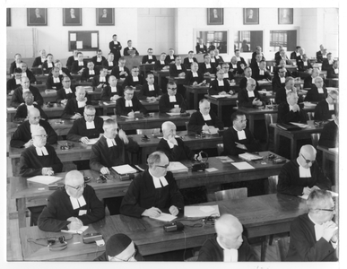 194309 Broeders van de La Salle op werkbezoek in hun kapittel te Rome