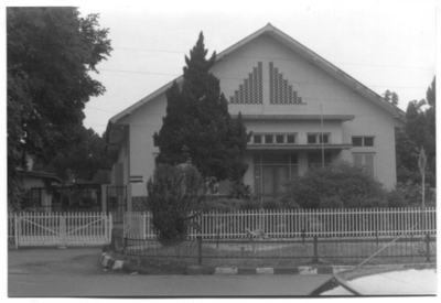 224346 Vooraanzicht van het broederhuis te Bogor (Indonesië)