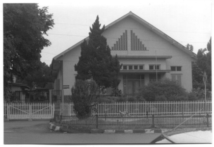 224346 Vooraanzicht van het broederhuis te Bogor (Indonesië)