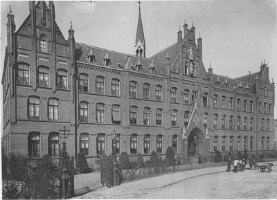162033 Vooraanzicht van ziekenhuis en pension St. Joannes de Deo te Haarlem