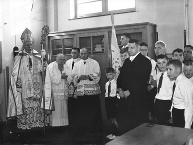 254128 De inzegening van de kapel van huize Providentia door mrgr. Diepen in Sterksel