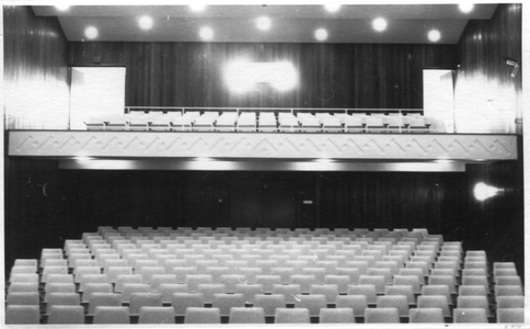 220117 Theaterzaal in het nieuwe recreatiegebouw van Huize Assisië, Udenhout