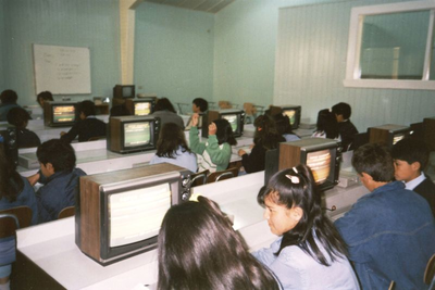 220241 Computerklas op de missiepost te Quilacahuin, Chili