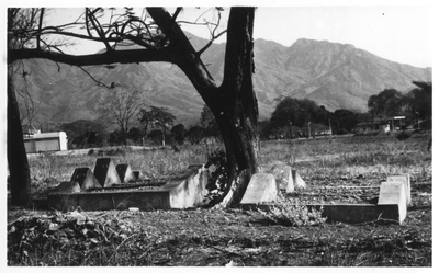 161245 Een begraafplaats bij de missiepost te Morogoro (Tanzania)