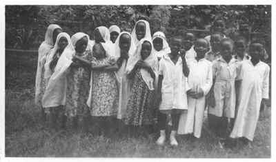 161248 Eerste communicantjes van de missiepost te Morogoro (Tanzania)