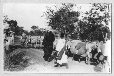 161255 Pater op reis in Morogoro (Tanzania)