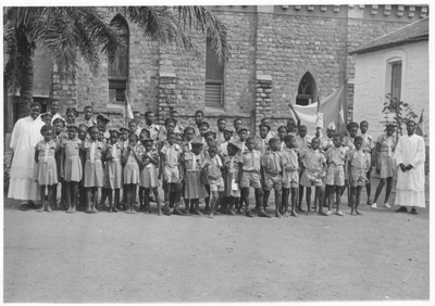 161292 De scouting tijdens een processie te Morogoro (Tanzania)