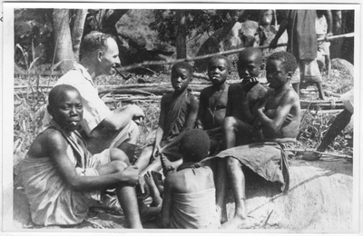 161334 Samen roken te Matombo, Morogoro (Tanzania)