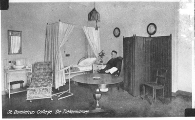 130667 Dominicuscollege Nijmegen: afscheid van het college aan de Lange Nieuwstraat te Nijmegen; de ziekenkamer.