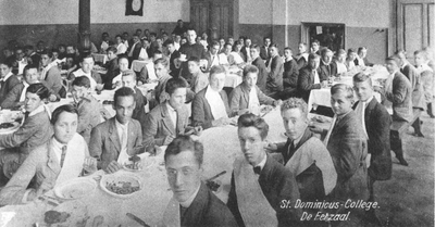 130676 Dominicuscollege Nijmegen: afscheid van het college aan de Lange Nieuwstraat te Nijmegen; de eetzaal