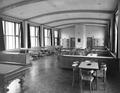 130696 Dominicuscollege in Neerbosch bij Nijmegen: recreatiezaal na de nieuwbouw in 1953