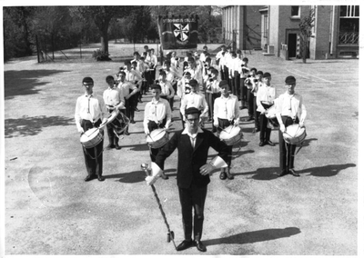 130697 Dominicuscollege in Neerbosch bij Nijmegen: harmonie en drumband van het Sint Dominicuscollege