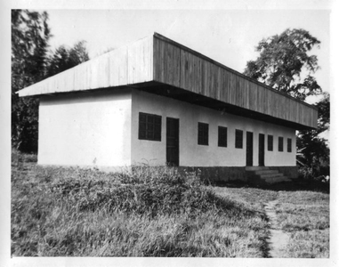 230191 Schoolgebouw in een missiepost omgeving Bonga (Ethiopië)