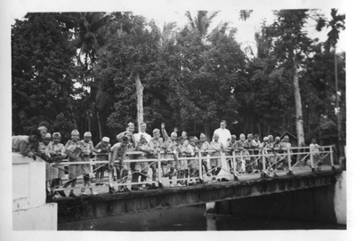 230226 Pater Dijkstra op stap met de padvinders op Java te Madiun (Indonesië)