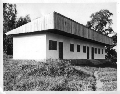 230235 Nieuw schoolgebouw van de Lazaristen te Bonga (Ethiopië)