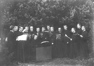230241 Muzikaal buiten optreden van het seminaristen te Panningen