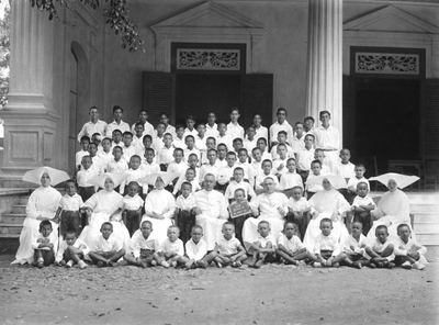 230303 Paters en zusters van de Don Bosco school te Soerabaja (Indonesië)