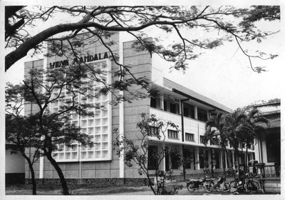 230345 Katholieke Universiteit op Oost-Java te Soerabaja (Indonesië)