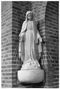 230443 Mariabeeld in een kapelnis van het Sint Vincentius seminarie te Wernhoutsburg