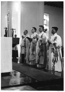 230467 Pater Albert Raymaekers bij zijn eerste Heilige Mis met confrater Suharto te Afferden