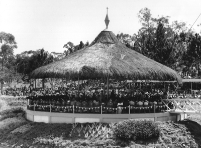 140024 Viering van het eeuwfeest ter nagedachtenis aan de Martelaren van Uganda te Namugongo