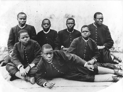 140343 De eerste Afrikaanse seminaristen (afkomstig uit de Baganda bevolkingsgroep) van het St. Eugene seminarie te ...