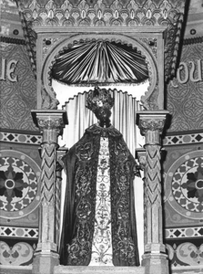 140345 Standbeeld van Onze Lieve Vrouwe van Afrika geplaatst door aartsbisschop Lavigerie in de basiliek die dezelfde ...