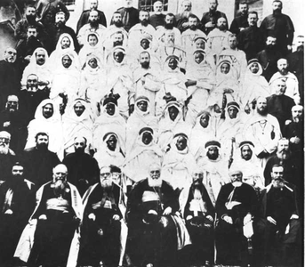 140346 Groepsfoto van de Afrikaanse pelgrimage naar Rome ter ere van het gouden priesterfeest van Paus Leo XIII. met ...