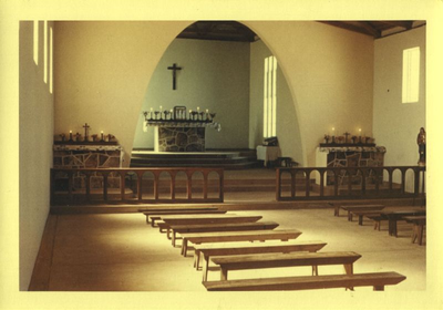140429 Het interieur van de gerenoveerde parochiekerk te Serenje in Zambia