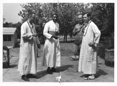 140498 Bisschop Dery bezoekt de Witte Paters in Jirapa te Ghana