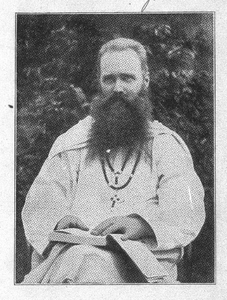 140656 Portretfoto van pater Bernhard Zuure bij gelegenheid van zijn priesterwijdng