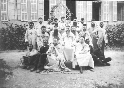 140710 Nederlandse Witte Paters en Broeders met enkele Afrikanen in Maison Carrée te Algiers