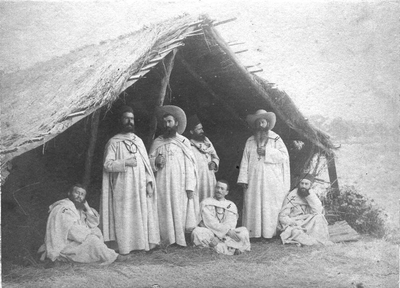 140712 De Witte Paters van de vijfde karavaan tijdens de reis naar hun missiegebied