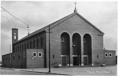 208300 De Pius X kerk te Tilburg