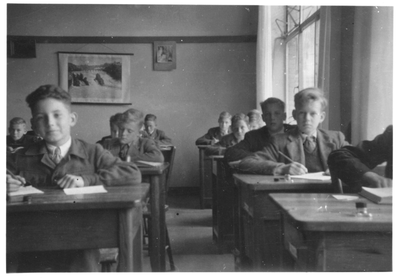 208326 Een klaslokaal in het missiehuis St. Antonius te Kaatsheuvel